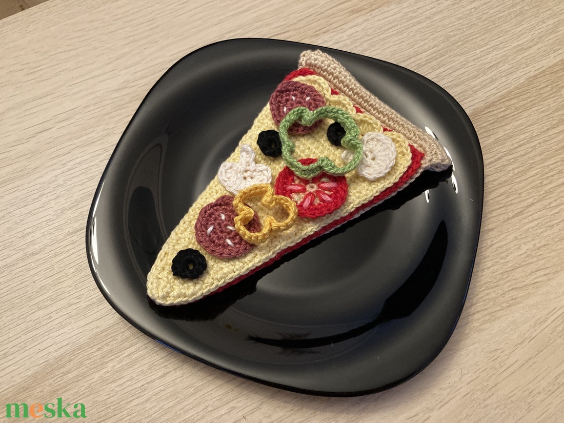 Horgolt pizza szelet - játék & sport - gyerekkonyha - játék ételek - Meska.hu
