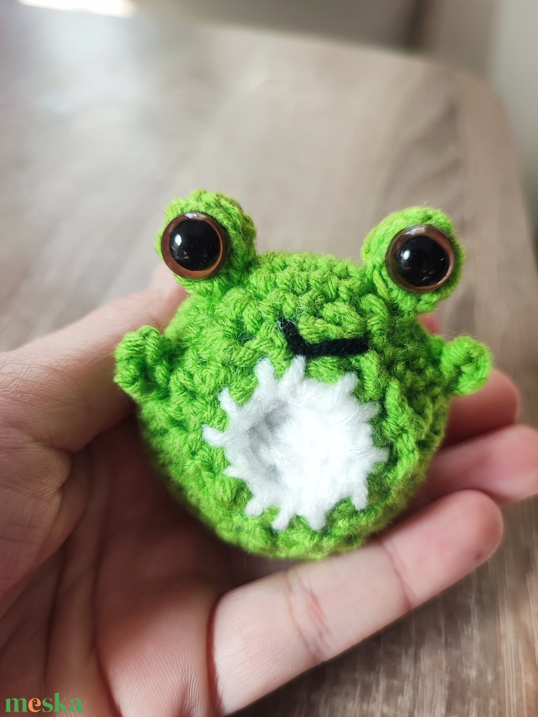 Horgolt vidám maroknyi béka - játék & sport - plüssállat & játékfigura - béka - Meska.hu