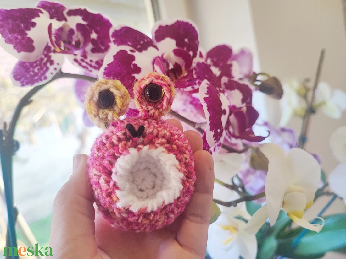 Horgolt vidám nyílméregbéka, színes béka - játék & sport - plüssállat & játékfigura - béka - Meska.hu