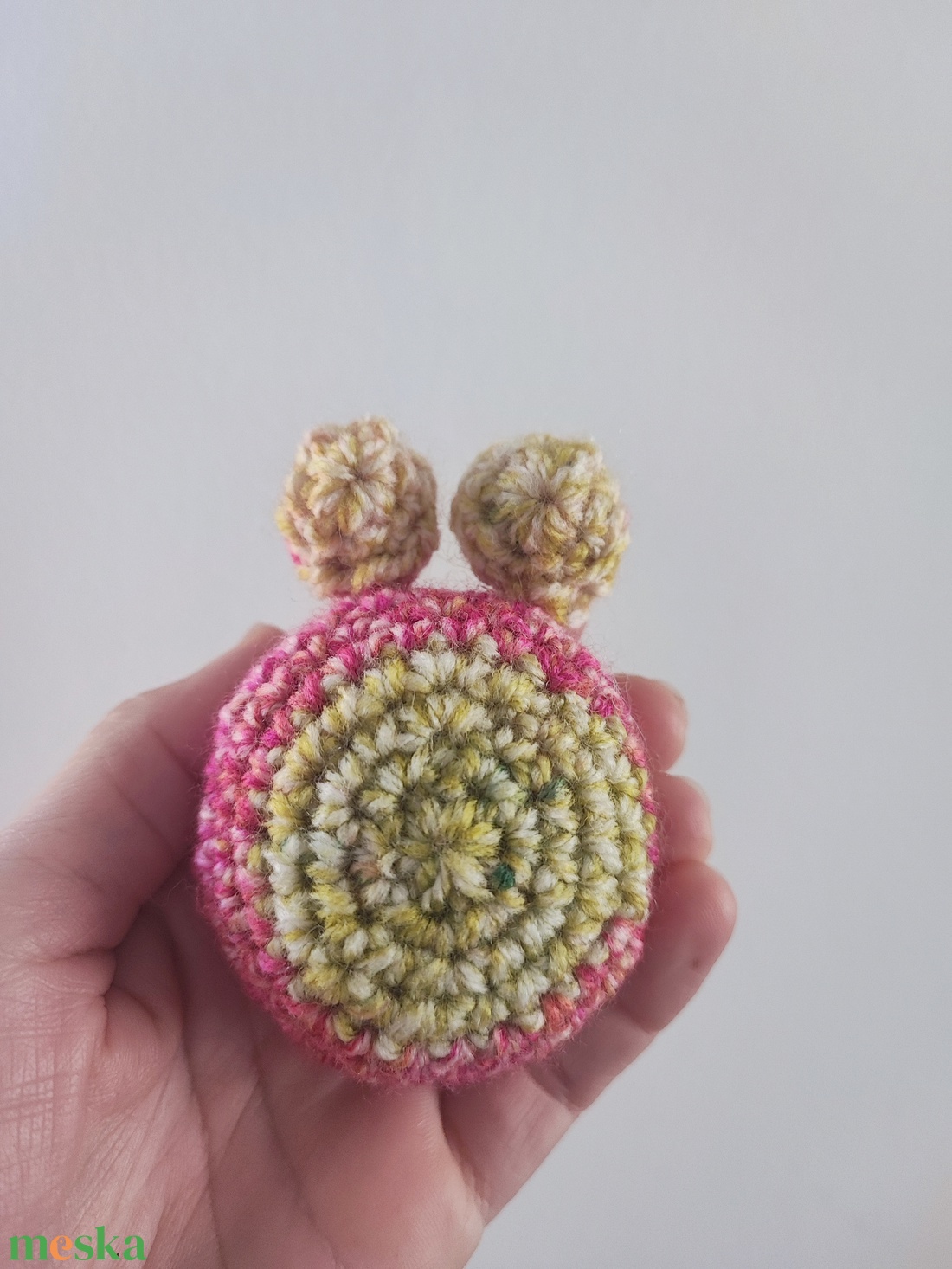 Horgolt vidám nyílméregbéka, színes béka - játék & sport - plüssállat & játékfigura - béka - Meska.hu