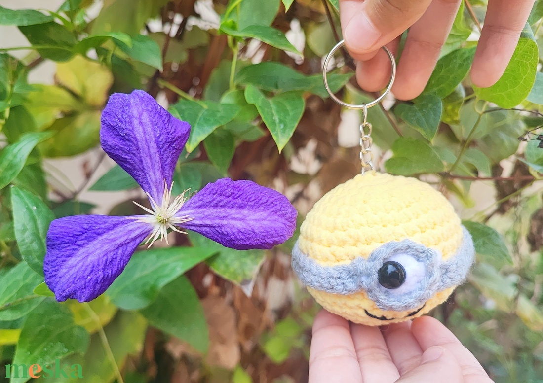 Minion horgolt kulcstartó  - játék & sport - plüssállat & játékfigura - más figura - Meska.hu