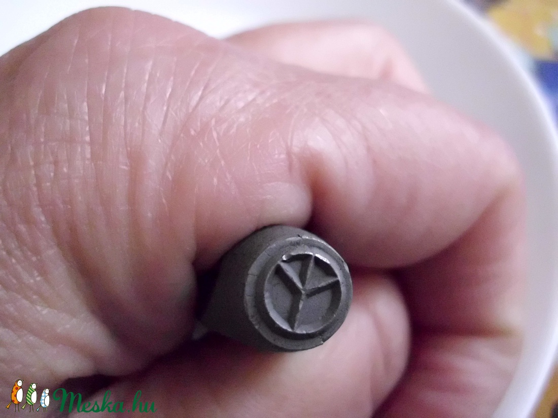 Fémbeütő, mintázó, poncoló, peace  fémműves szerszám ékszerhez - kellékek & szerszámok - szerszámok, eszközök - eszköz ékszerkészítéshez - Meska.hu