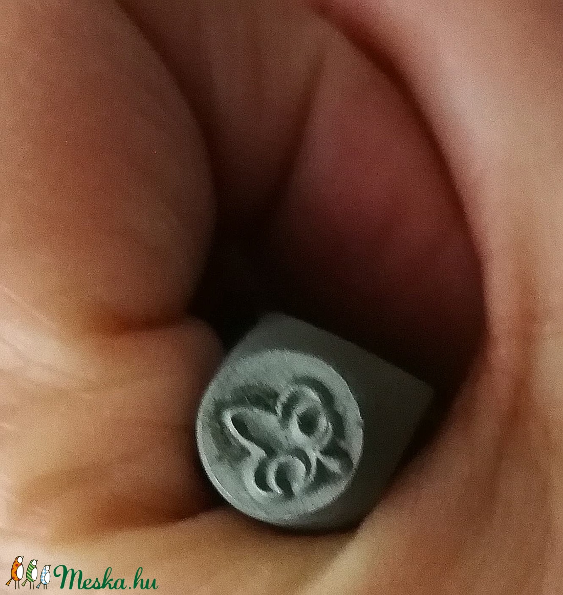 Anjou liliom Fémbeütő, és mintázó acélból kb. 6mm-es minta. A szerszám hossza kb. 7cm. - kellékek & szerszámok - szerszámok, eszközök - eszköz ékszerkészítéshez - Meska.hu Anjou liliom Fémbeütő, és mintázó acélból kb. 6mm-es minta. A szerszám hossza kb. 7cm. - kellékek & szerszámok - szerszámok, eszközök - eszköz ékszerkészítéshez - Meska.hu