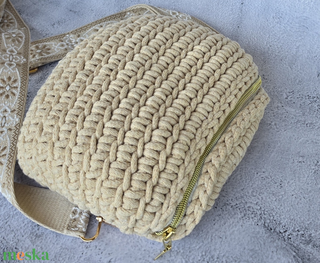 Horgolt övtáska - crossbody táska - Homok árnyalatban - Választható pánttal - táska & tok - övtáska - Meska.hu