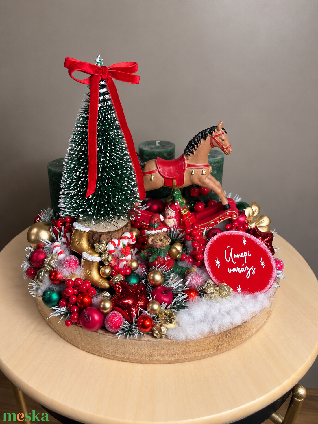 Adventi asztali dísz hintalóval, macival, gazdagon díszítve, fatálcára építve - karácsony - adventi díszek - adventi asztaldísz - Meska.hu