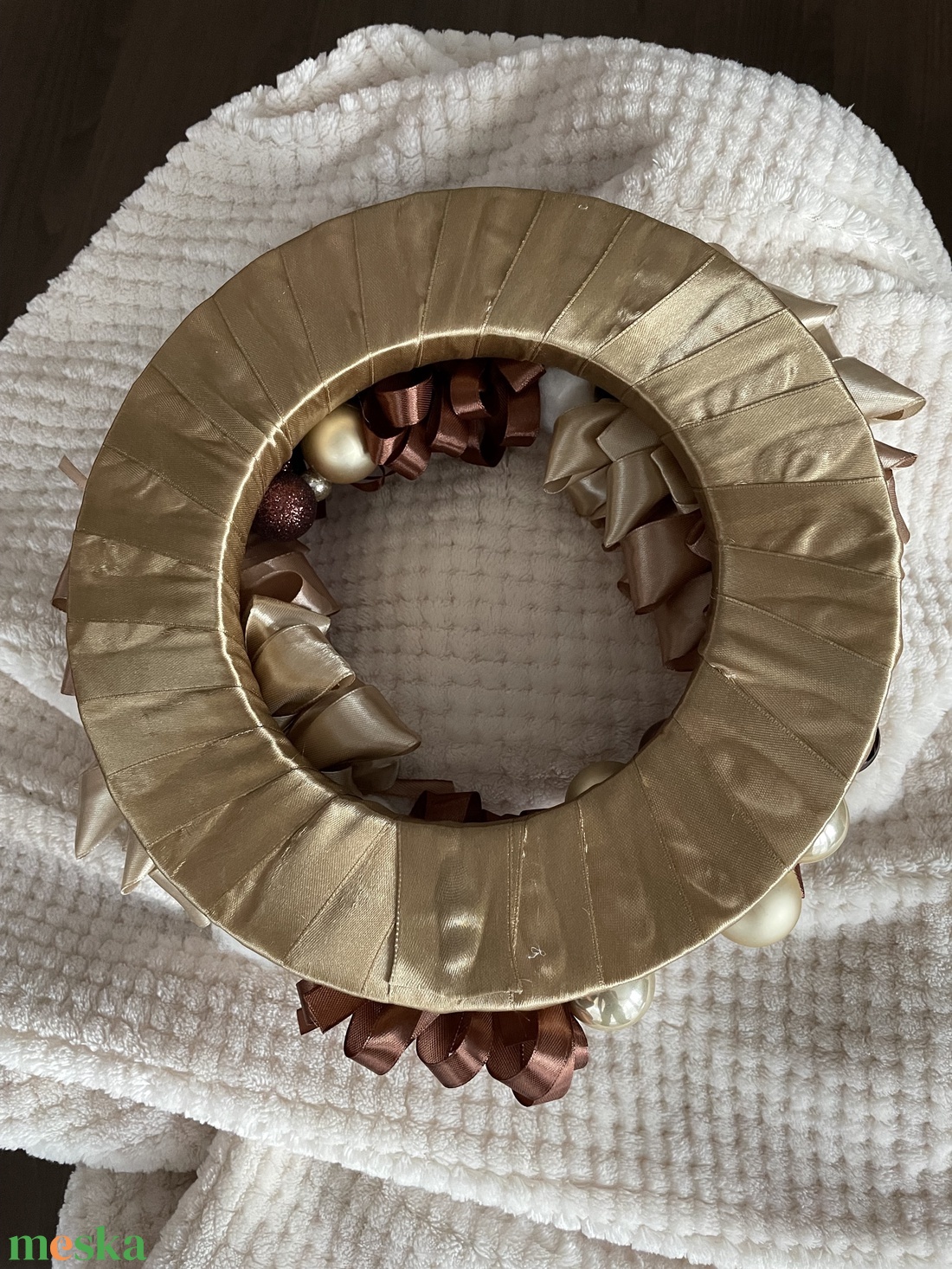 Aranybarna koszorú - karácsony - adventi díszek - adventi ajtódísz - Meska.hu