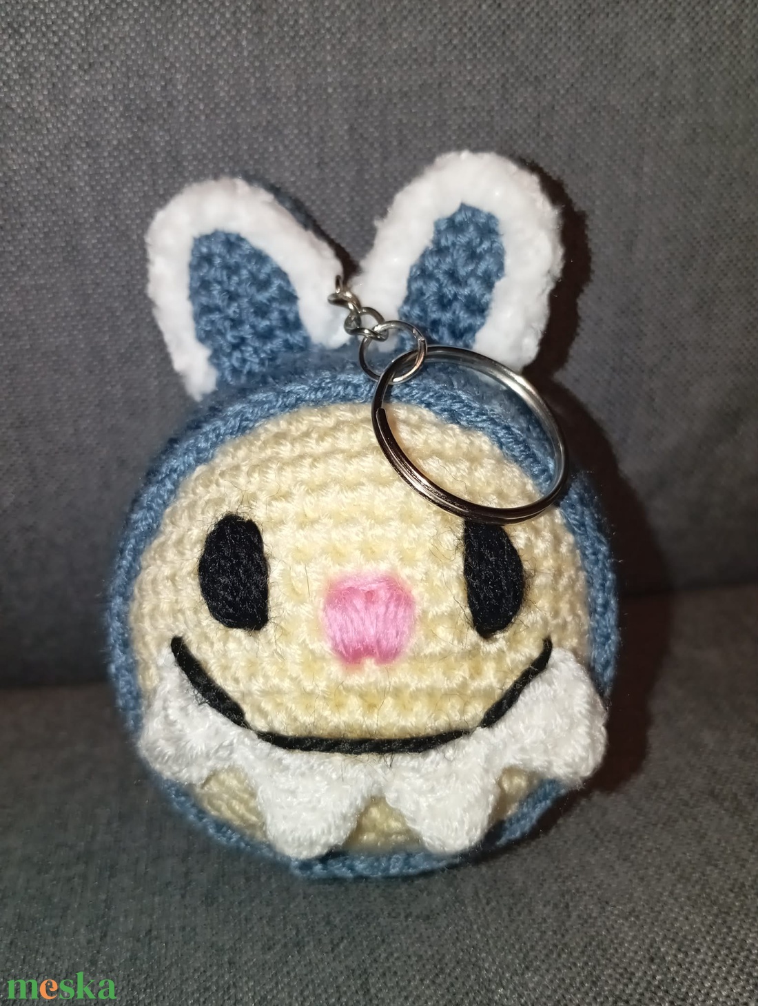 Horgolt Labubu kulcstartó/táskadísz kék színű  - táska & tok - kulcstartó & táskadísz - kulcstartó - Meska.hu