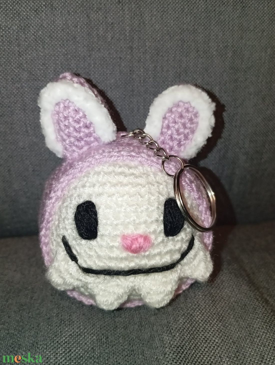 Horgolt Labubu kulcstartó/táskadísz lila - táska & tok - kulcstartó & táskadísz - táskadísz - Meska.hu