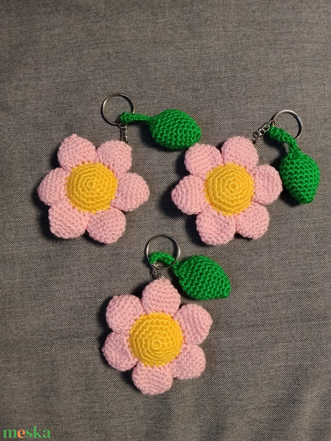 Tavaszi kulcstartó/táskadísz rózsaszín virágok - táska & tok - kulcstartó & táskadísz - táskadísz - Meska.hu
