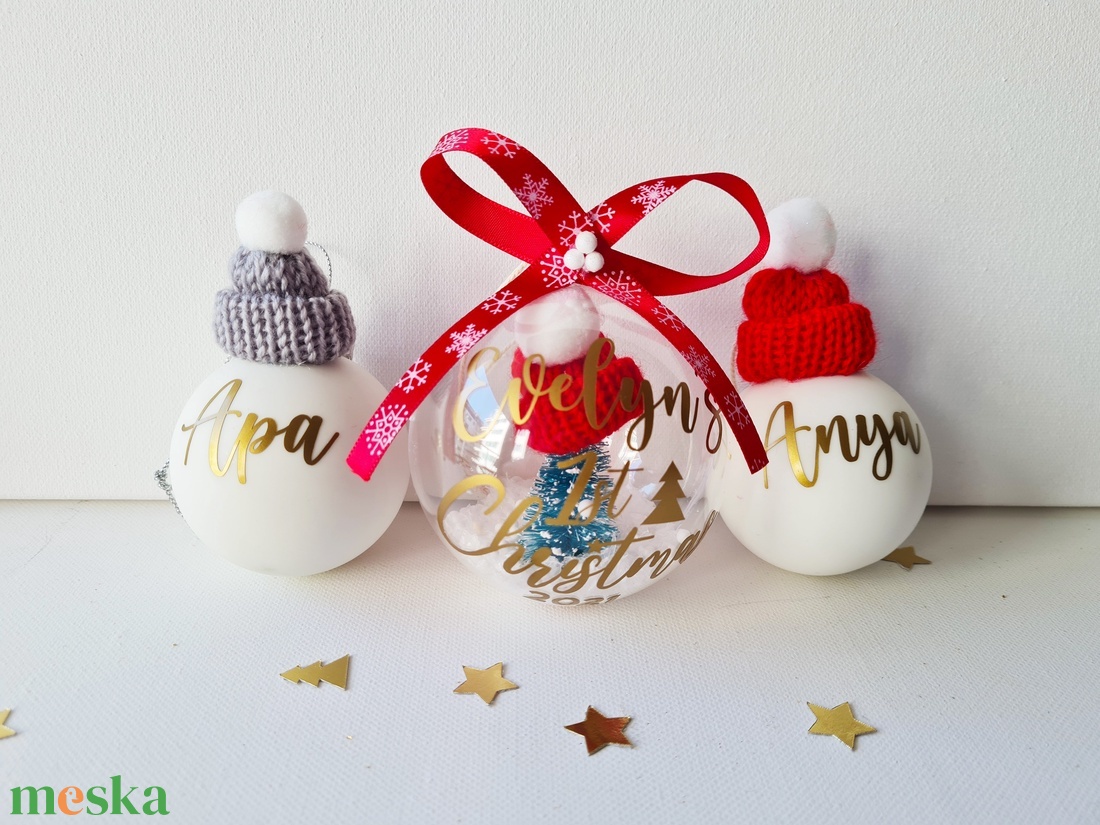 családi karácsonyi gömb dísz szett, anya, apa, gyerek mini fenyővel és műhóval, választható felirat és masni szín - karácsony - karácsonyi lakásdekoráció - karácsonyfadíszek - Meska.hu családi karácsonyi gömb dísz szett, anya, apa, gyerek mini fenyővel és műhóval, választható felirat és masni szín - karácsony - karácsonyi lakásdekoráció - karácsonyfadíszek - Meska.hu