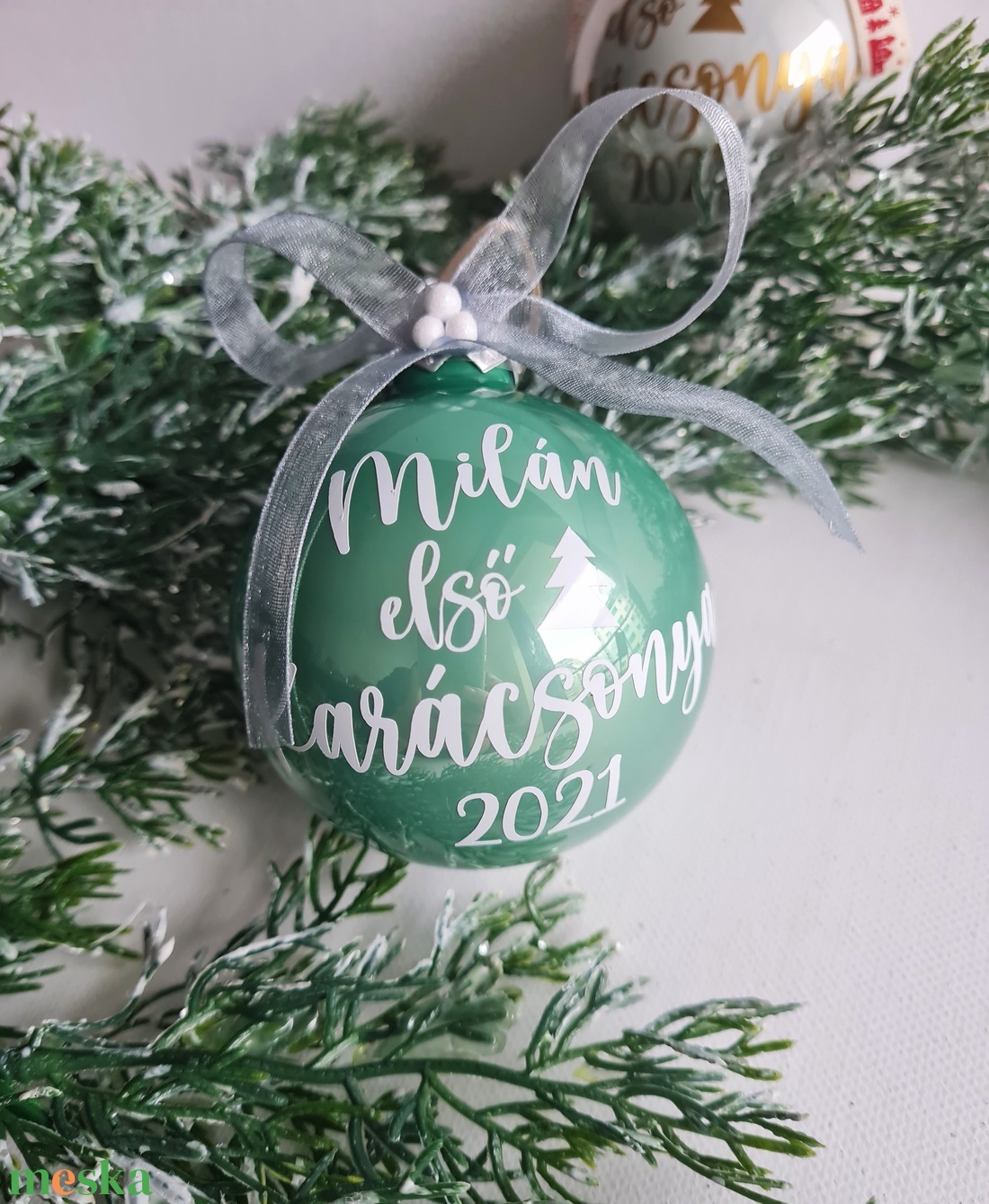 karácsonyi gömb dísz névvel feliratozva, 7cm, babád első karácsonya, választható gömb, felirat, szín - karácsony - karácsonyi lakásdekoráció - karácsonyfadíszek - Meska.hu karácsonyi gömb dísz névvel feliratozva, 7cm, babád első karácsonya, választható gömb, felirat, szín - karácsony - karácsonyi lakásdekoráció - karácsonyfadíszek - Meska.hu