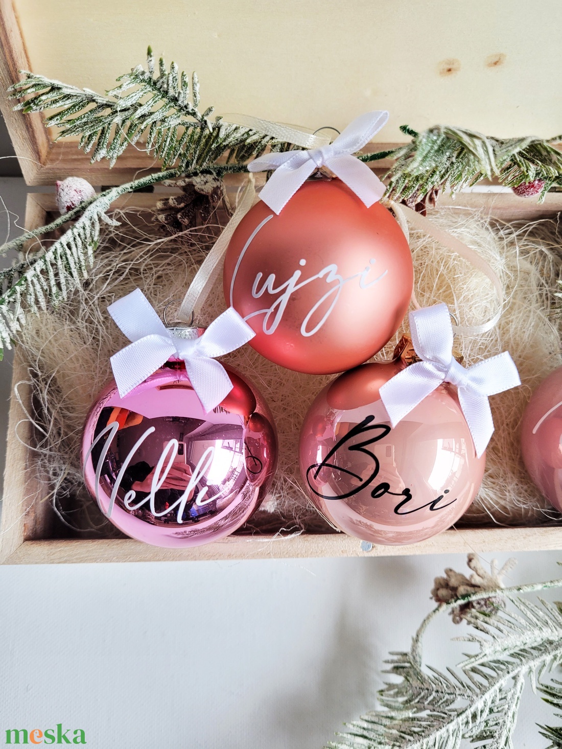 karácsonyi gömb névvel feliratozva, 6cm, választható gömb, név és masni szín, pink, rose gold, barack - karácsony - karácsonyi lakásdekoráció - karácsonyfadíszek - Meska.hu karácsonyi gömb névvel feliratozva, 6cm, választható gömb, név és masni szín, pink, rose gold, barack - karácsony - karácsonyi lakásdekoráció - karácsonyfadíszek - Meska.hu