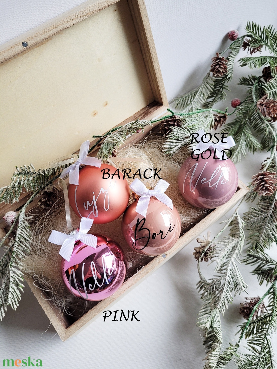 karácsonyi gömb névvel feliratozva, 6cm, választható gömb, név és masni szín, pink, rose gold, barack - karácsony - karácsonyi lakásdekoráció - karácsonyfadíszek - Meska.hu karácsonyi gömb névvel feliratozva, 6cm, választható gömb, név és masni szín, pink, rose gold, barack - karácsony - karácsonyi lakásdekoráció - karácsonyfadíszek - Meska.hu