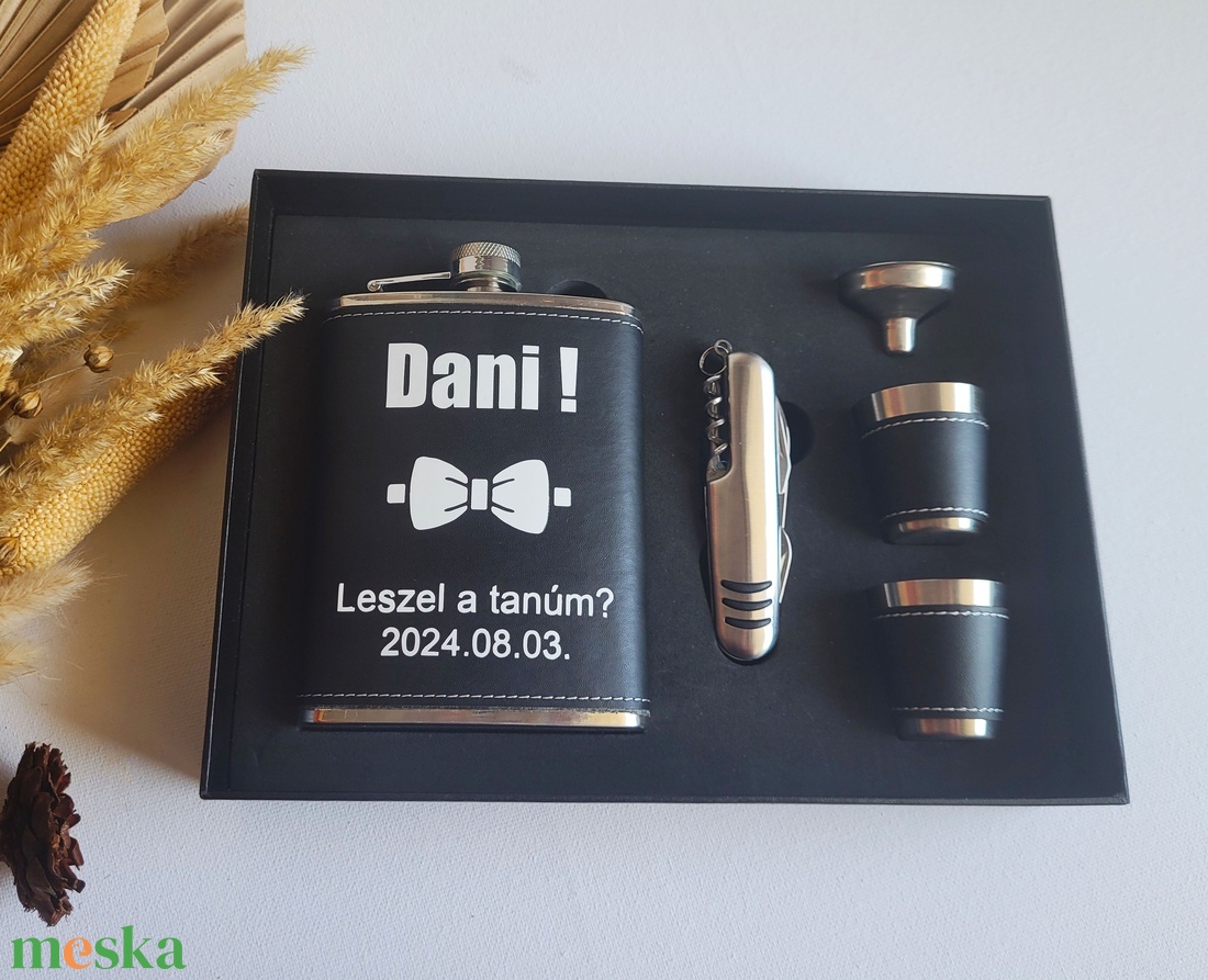 Tanúfelkérő flaska, laposüveg személyre szabva szettben díszcsomagolásban - esküvő - meghívó & kártya - tanú felkérő - Meska.hu Tanúfelkérő flaska, laposüveg személyre szabva szettben díszcsomagolásban - esküvő - meghívó & kártya - tanú felkérő - Meska.hu