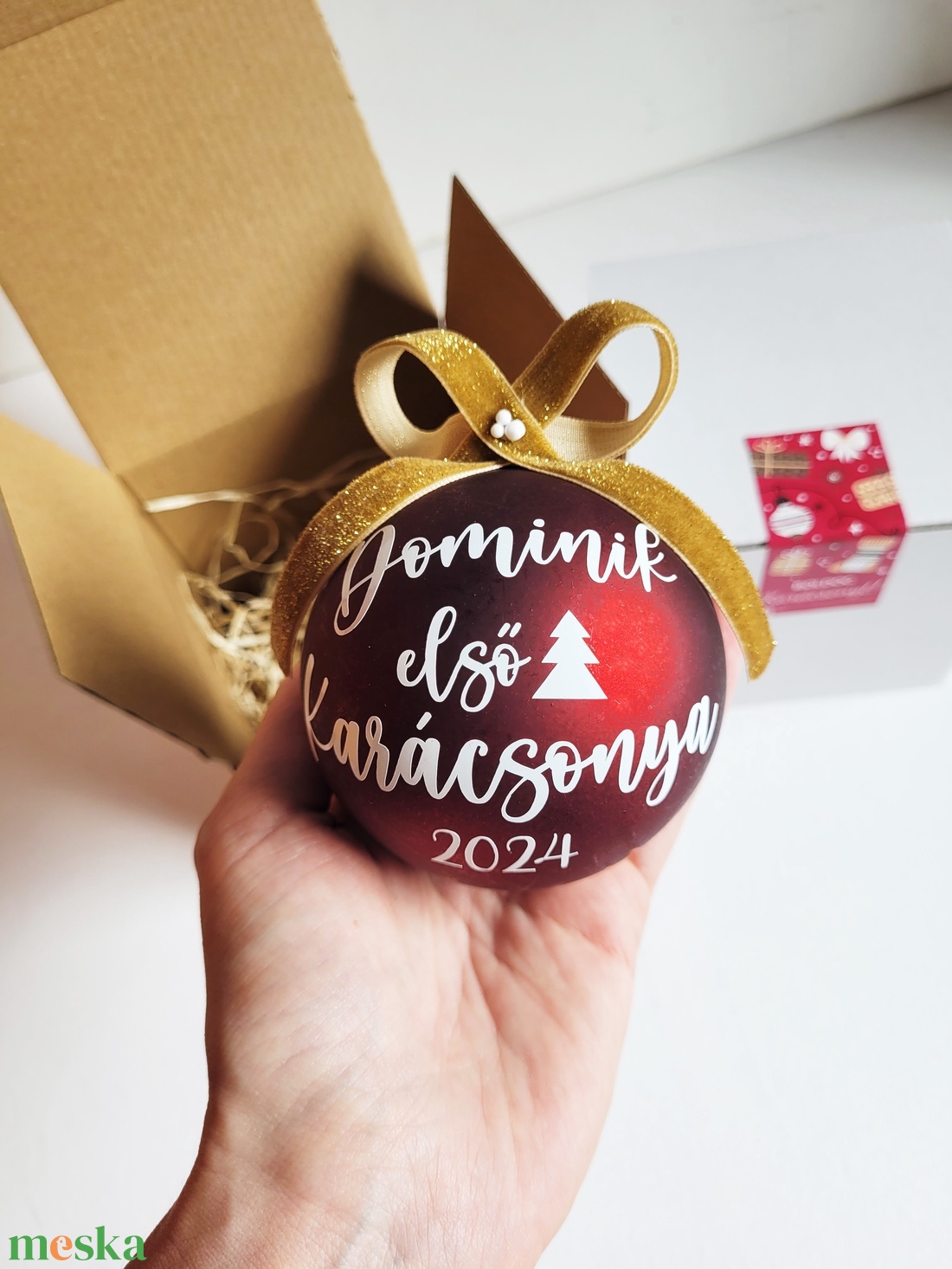 karácsonyi gömb dísz névvel feliratozva, 8cm, babád első karácsonya, választható gömb, felirat, szín - karácsony - karácsonyi lakásdekoráció - karácsonyfadíszek - Meska.hu karácsonyi gömb dísz névvel feliratozva, 8cm, babád első karácsonya, választható gömb, felirat, szín - karácsony - karácsonyi lakásdekoráció - karácsonyfadíszek - Meska.hu