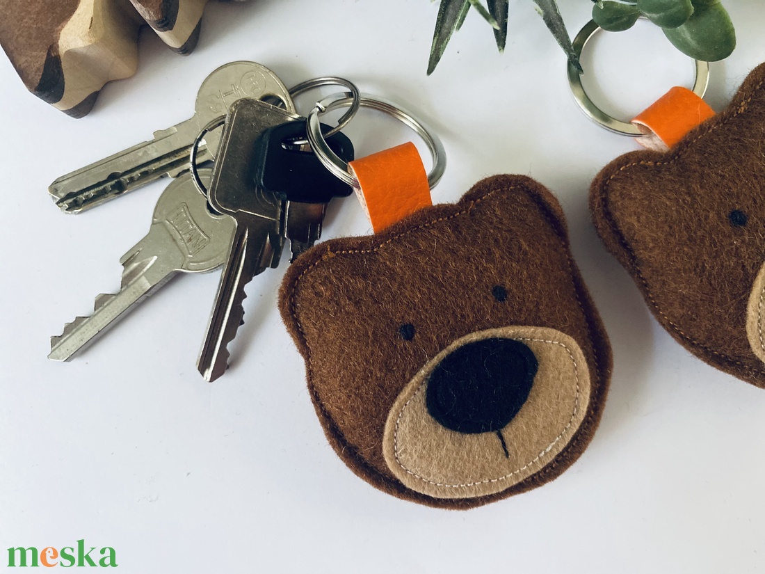 Aranyos macis kulcstartó Kézzel készült gyapjúfilcből - táska & tok - kulcstartó & táskadísz - kulcstartó - Meska.hu Aranyos macis kulcstartó Kézzel készült gyapjúfilcből - táska & tok - kulcstartó & táskadísz - kulcstartó - Meska.hu