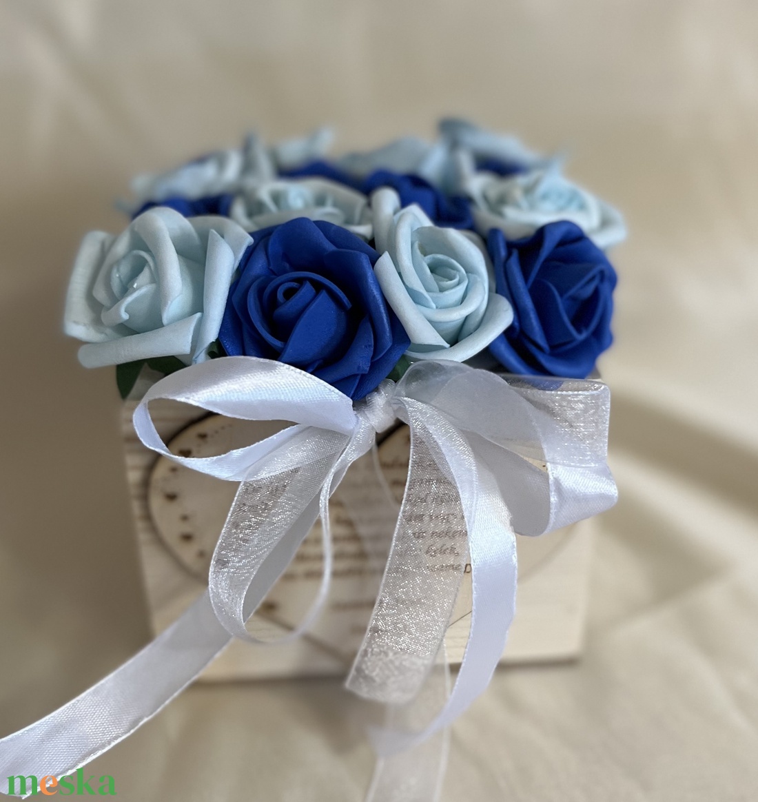 Szülőköszöntő ajándék  virágbox a nagy napra, világoskék+sötétkék virágokkal  - esküvő - emlék & ajándék - szülőköszöntő ajándék - Meska.hu