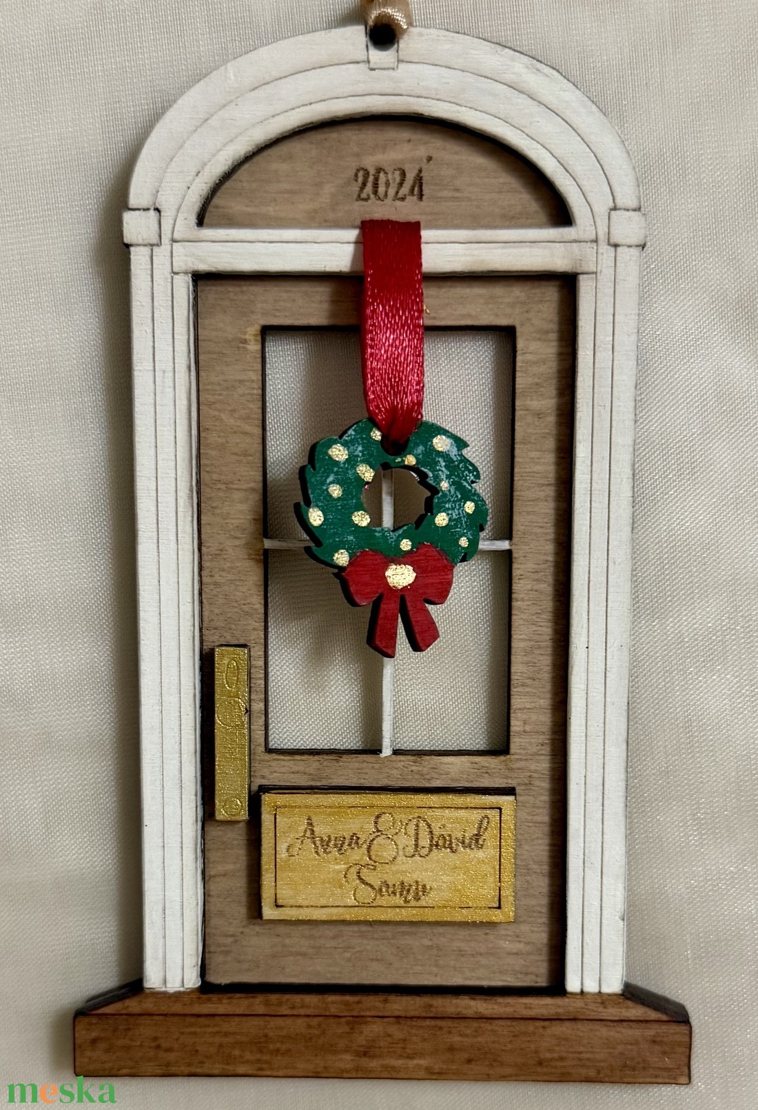 Ajtó adventi koszorúval több rétegű kézzel festett karácsonyfadísz fából - karácsony - adventi díszek - adventi naptár - Meska.hu Ajtó adventi koszorúval több rétegű kézzel festett karácsonyfadísz fából - karácsony - adventi díszek - adventi naptár - Meska.hu