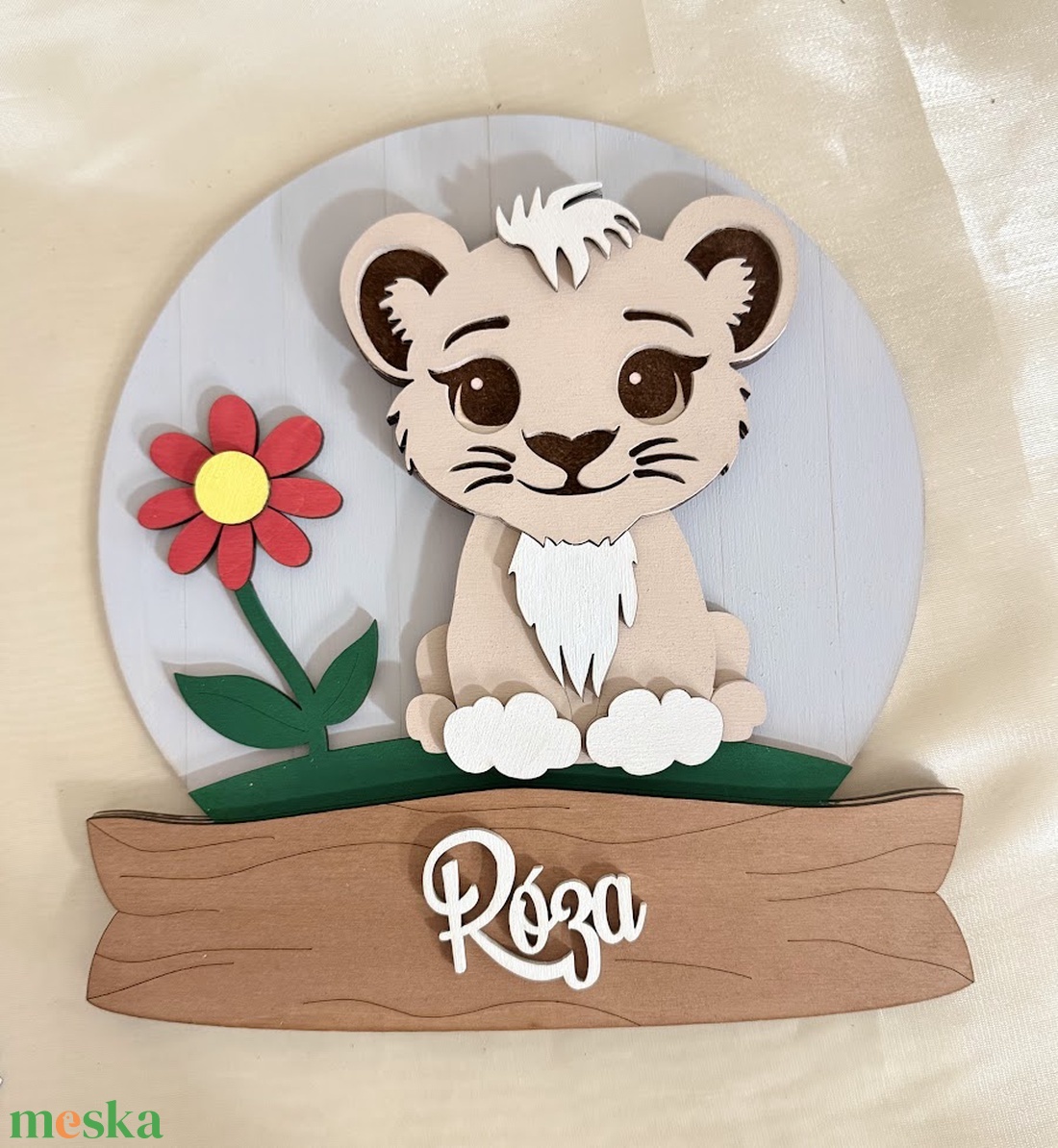 Oroszlán kerek névtábla gyerekszobába, ajtóra fából, gyerekszoba dekoráció, babaváró buliba ajándékötlet - otthon & életmód - babaszoba, gyerekszoba - gyerek névtábla - Meska.hu