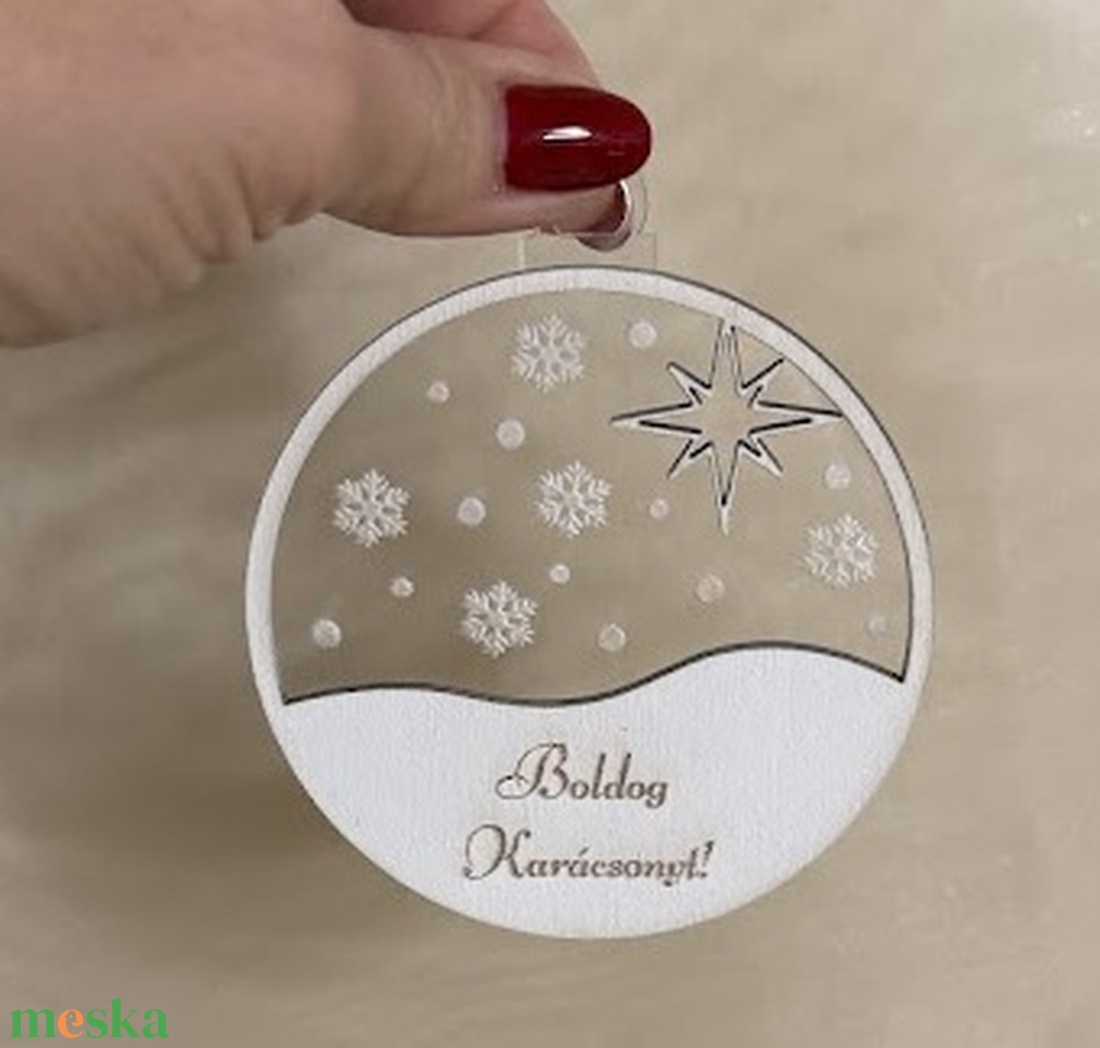 Hópihés karácsonyfadísz fából és plexiből kézzel festve - karácsony - karácsonyi lakásdekoráció - karácsonyfadíszek - Meska.hu