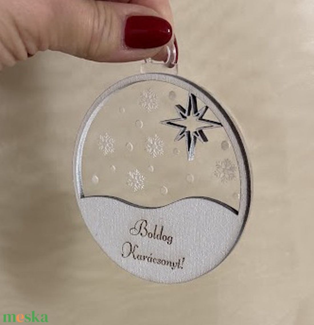 Hópihés karácsonyfadísz fából és plexiből kézzel festve - karácsony - karácsonyi lakásdekoráció - karácsonyfadíszek - Meska.hu