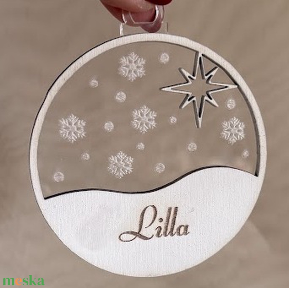 Hópihés karácsonyfadísz fából és plexiből kézzel festve - karácsony - karácsonyi lakásdekoráció - karácsonyfadíszek - Meska.hu