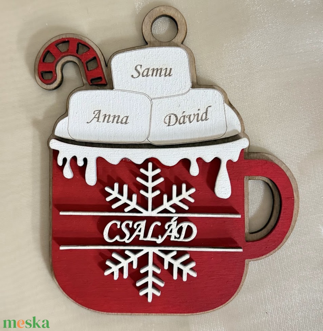 Bögrés családi karácsonyfadísz fából kézzel festve - karácsony - karácsonyi lakásdekoráció - karácsonyfadíszek - Meska.hu