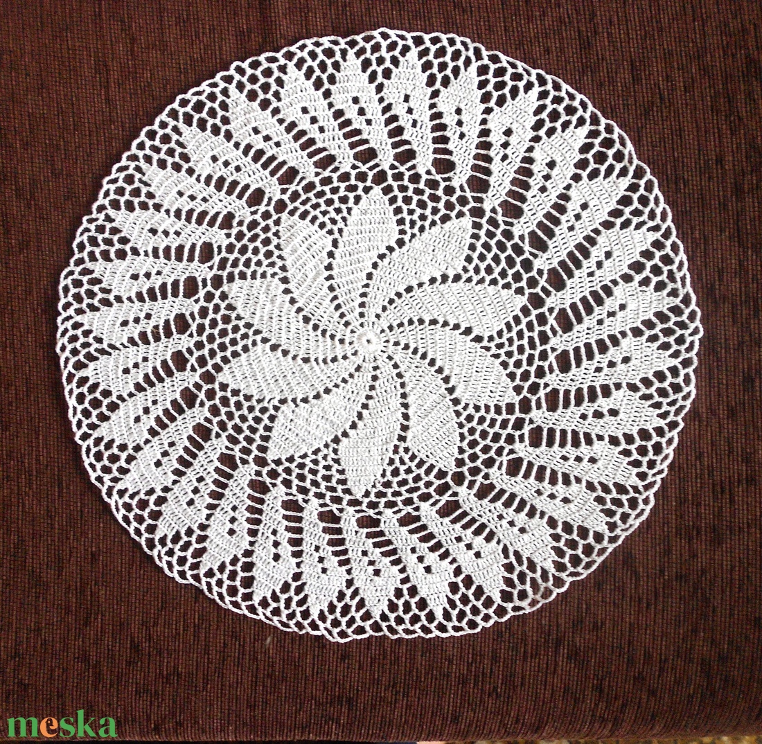 Spirálmintás horgolt terítő 34 cm. - otthon & életmód - dekoráció - asztal és polc dekoráció - horgolt & csipketerítő - Meska.hu