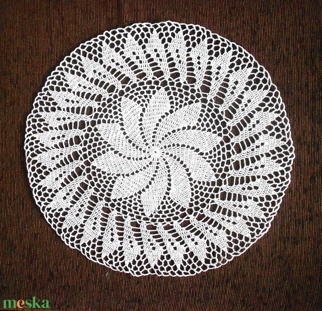 Spirálmintás horgolt terítő 34 cm. - otthon & életmód - dekoráció - asztal és polc dekoráció - horgolt & csipketerítő - Meska.hu