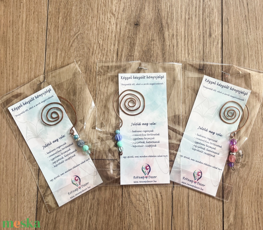 Drót könyvjelző - spirál függődísszel - könyv & zene - könyvjelző - Meska.hu