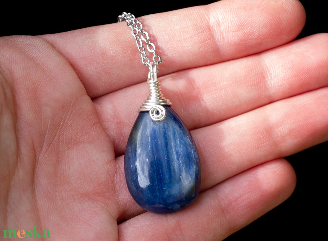 Ezüst kianit medál - ékszer - nyaklánc - medálos nyaklánc - Meska.hu