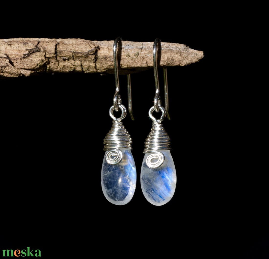 Ezüst holdkő fülbevaló - ékszer - fülbevaló - lógó fülbevaló - Meska.hu