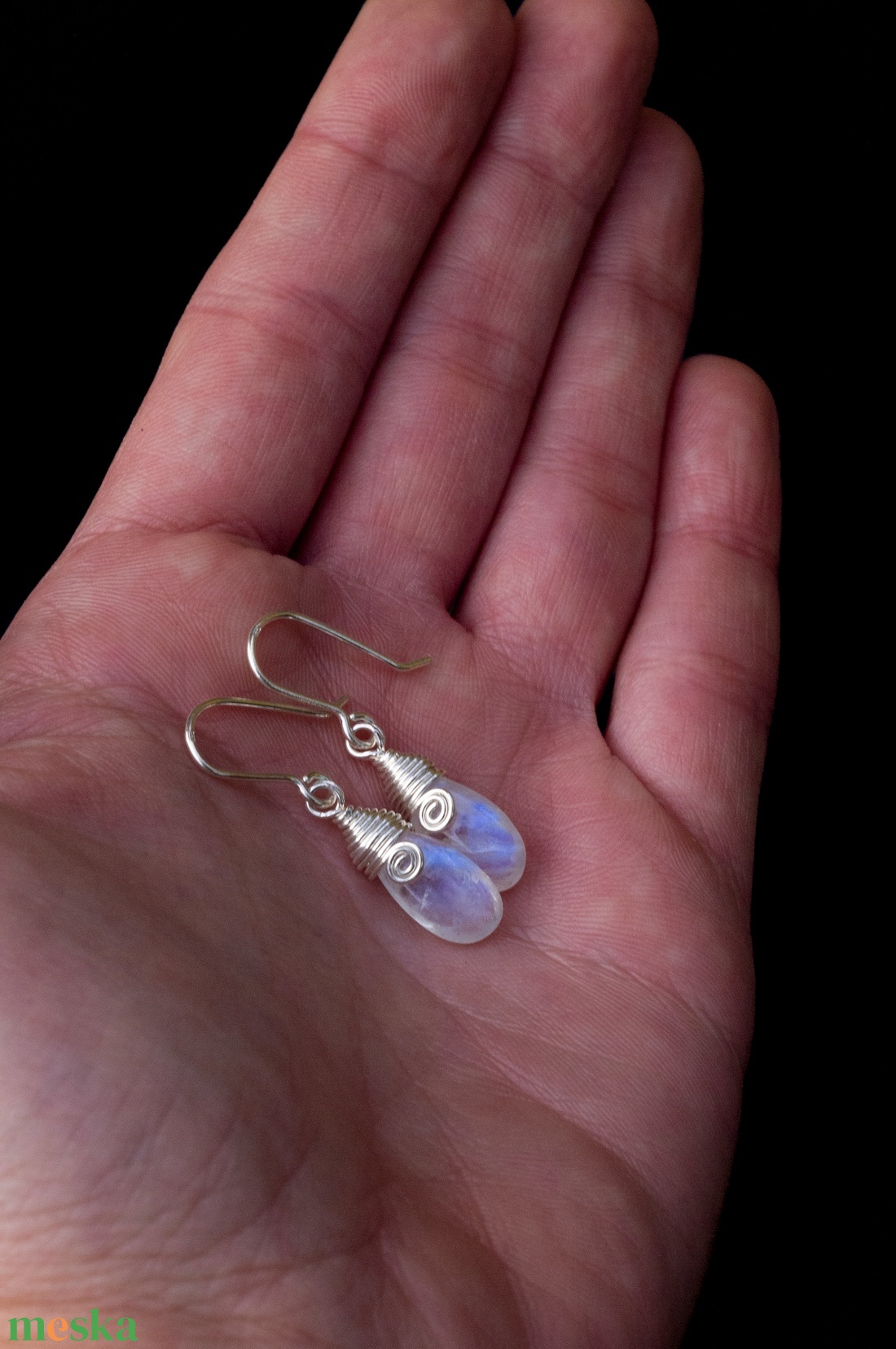 Ezüst holdkő fülbevaló - ékszer - fülbevaló - lógó fülbevaló - Meska.hu