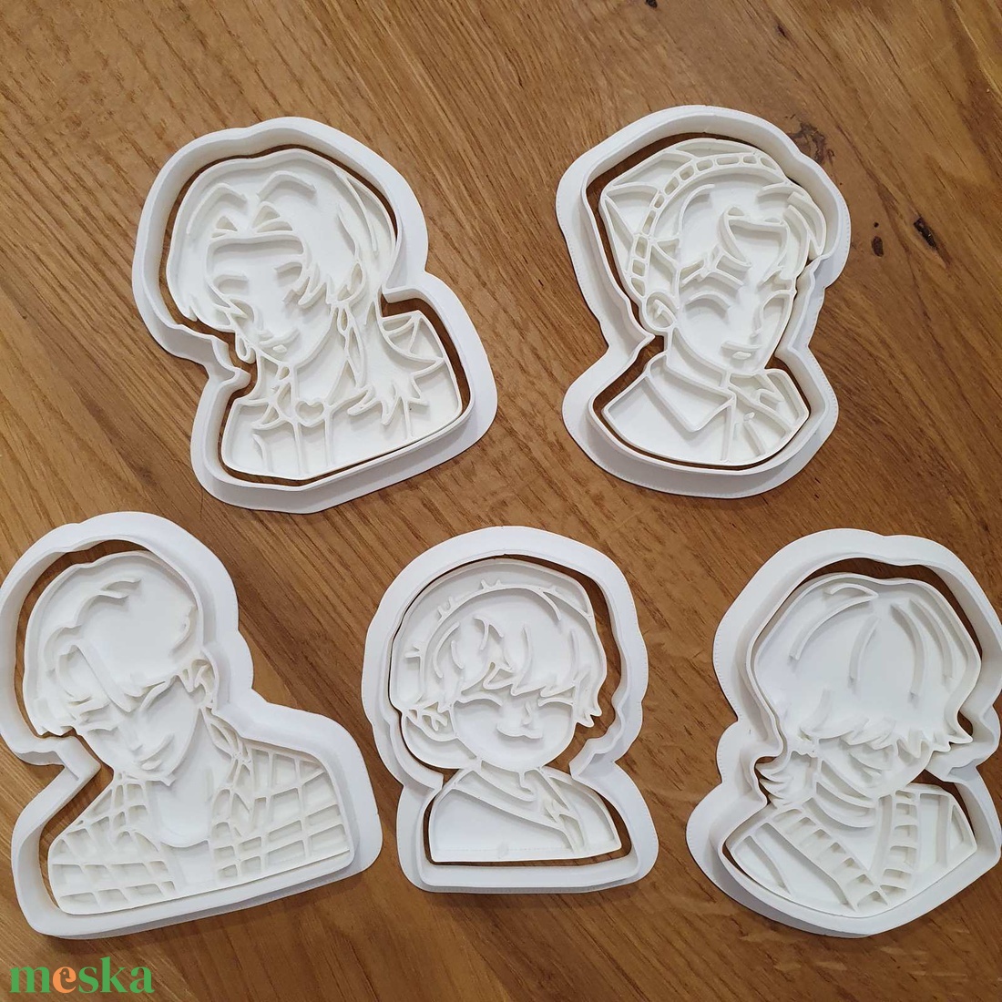 Kpop Demon Hunters Huntrix Saja Boys � 5 darabos 3D sütikiszúró szett - otthon & életmód - konyhafelszerelés, tálalás - sütés, főzés - sütikiszúró - Meska.hu