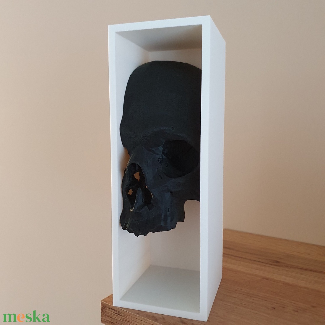 Minimalista fekete koponya könyvtámasz fehér keretben � modern design lakásdekor - otthon & életmód - dekoráció - asztal és polc dekoráció - könyvtámasz - Meska.hu