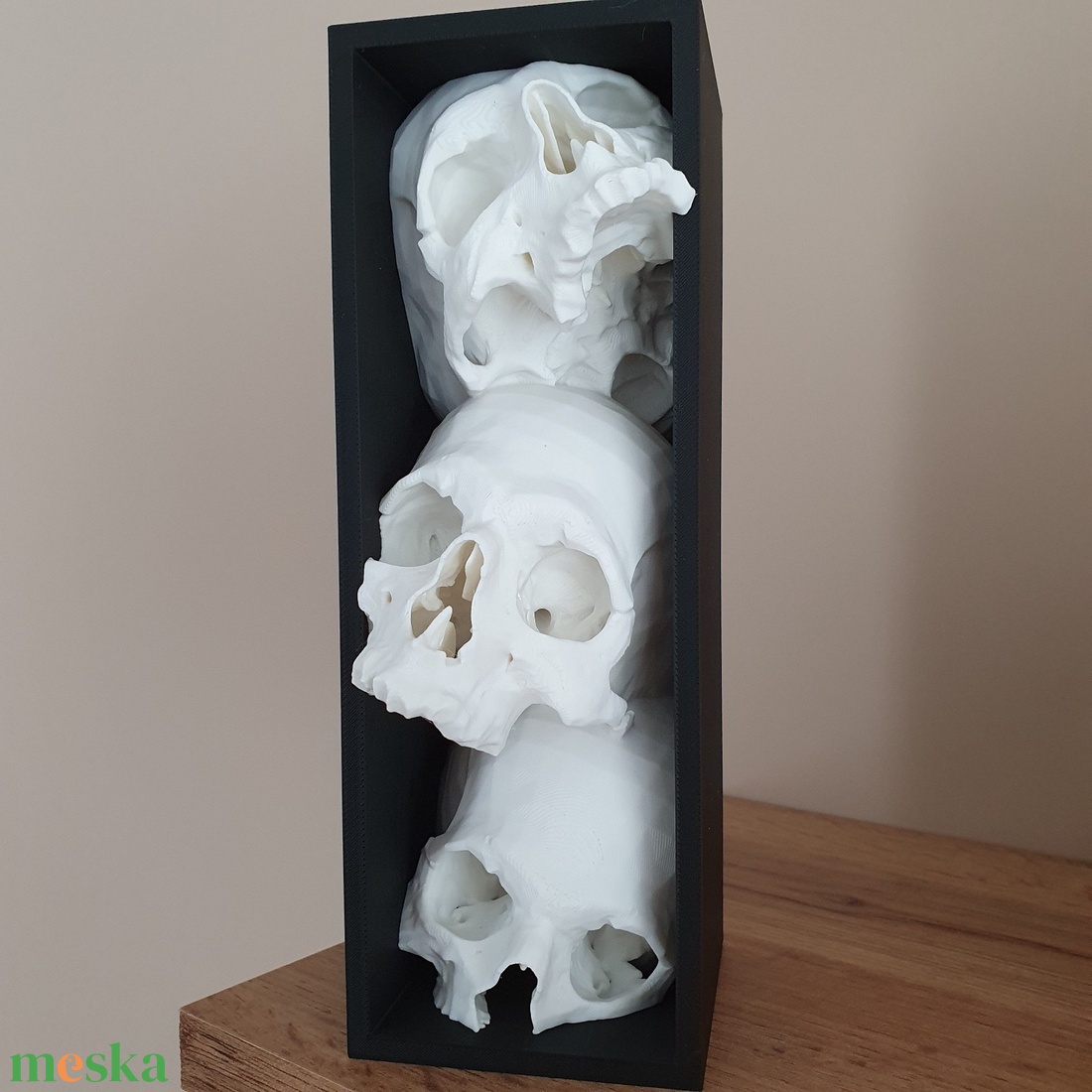 Több koponyás könyvtámasz dobozban � 3D nyomtatott gothic lakásdekoráció - otthon & életmód - dekoráció - asztal és polc dekoráció - könyvtámasz - Meska.hu