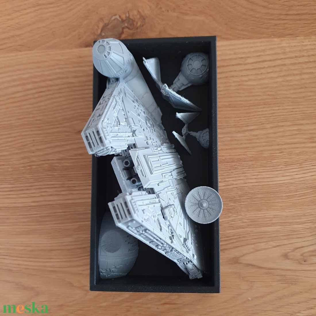 Star Wars ihlette könyvtámasz � Imperial Star Destroyer dioráma, egyedi polcdísz - otthon & életmód - dekoráció - asztal és polc dekoráció - könyvtámasz - Meska.hu