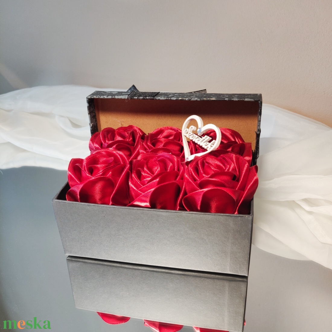 Szatén rózsabox - otthon & életmód - dekoráció - virágdísz és tartó - virágbox, virágdoboz - Meska.hu Szatén rózsabox - otthon & életmód - dekoráció - virágdísz és tartó - virágbox, virágdoboz - Meska.hu