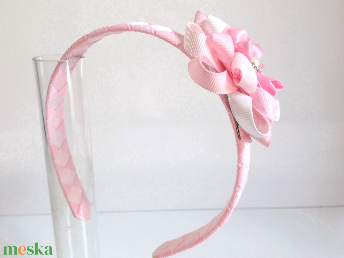 Fehér és rózsaszín virágos hajcsat + hajpánt - ruha & divat - hajdísz & hajcsat - hajráf & hajpánt - Meska.hu