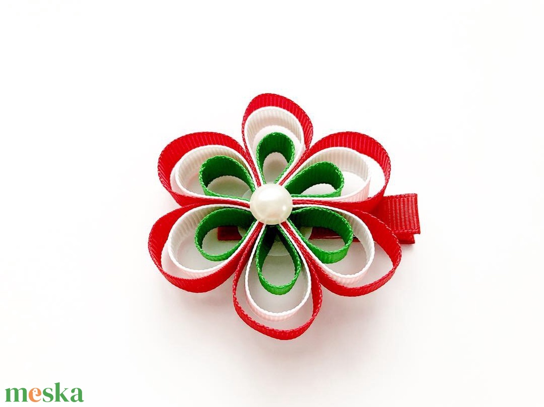 Nemzeti színű virágos hajcsat, kitűző, bross, kokárda - ékszer - kitűző és bross - kitűző - Meska.hu Nemzeti színű virágos hajcsat, kitűző, bross, kokárda - ékszer - kitűző és bross - kitűző - Meska.hu