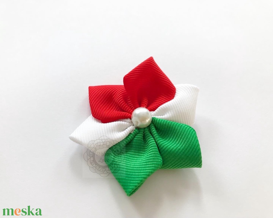 Nemzeti színű virágos hajcsat, kitűző, bross, hajgumi, kokárda - ékszer - kitűző és bross - kitűző - Meska.hu Nemzeti színű virágos hajcsat, kitűző, bross, hajgumi, kokárda - ékszer - kitűző és bross - kitűző - Meska.hu