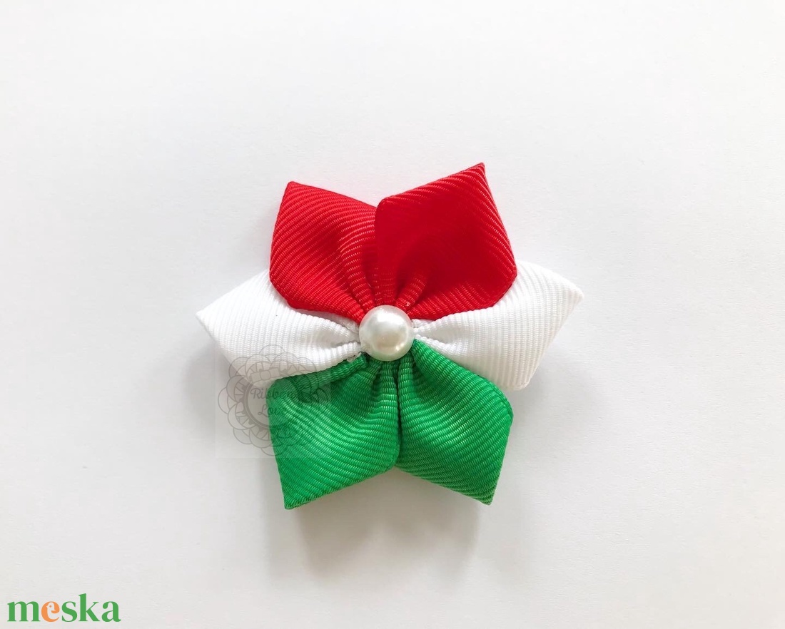 Nemzeti színű virágos hajcsat, kitűző, bross, hajgumi, kokárda - ékszer - kitűző és bross - kitűző - Meska.hu Nemzeti színű virágos hajcsat, kitűző, bross, hajgumi, kokárda - ékszer - kitűző és bross - kitűző - Meska.hu