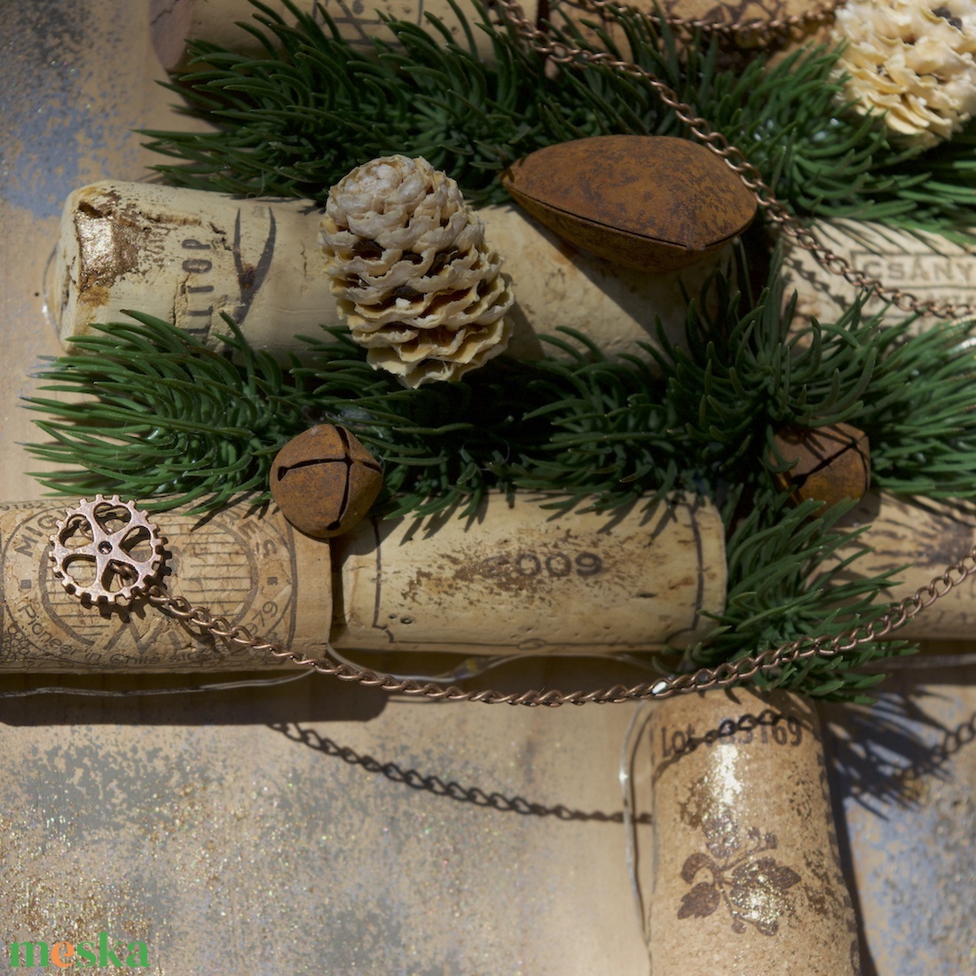 Karácsonyi - téli ajtódísz parafadugókkal LED világítással - karácsony - karácsonyi lakásdekoráció - karácsonyi ajtódíszek - Meska.hu