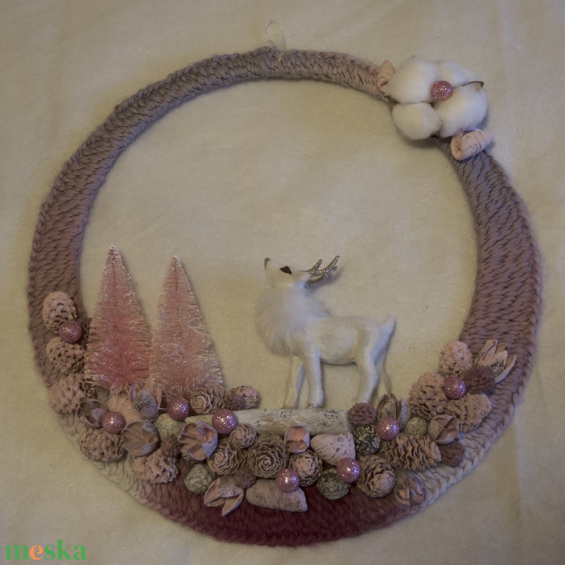 Rózsaszínszürkés átmenetes ajtódísz  puha, romantikus téli hangulattal - karácsony - karácsonyi lakásdekoráció - karácsonyi ajtódíszek - Meska.hu