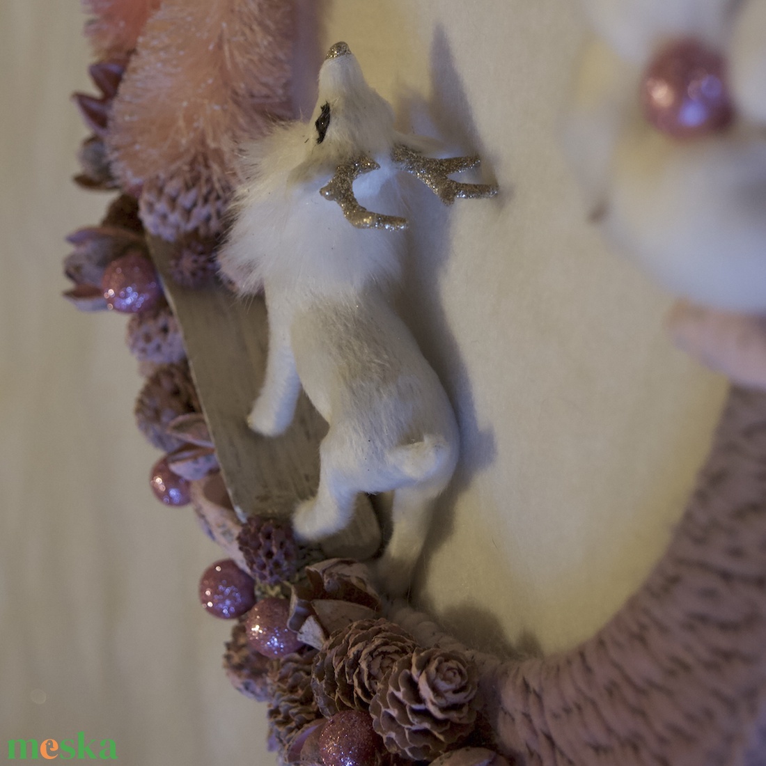 Rózsaszínszürkés átmenetes ajtódísz  puha, romantikus téli hangulattal - karácsony - karácsonyi lakásdekoráció - karácsonyi ajtódíszek - Meska.hu