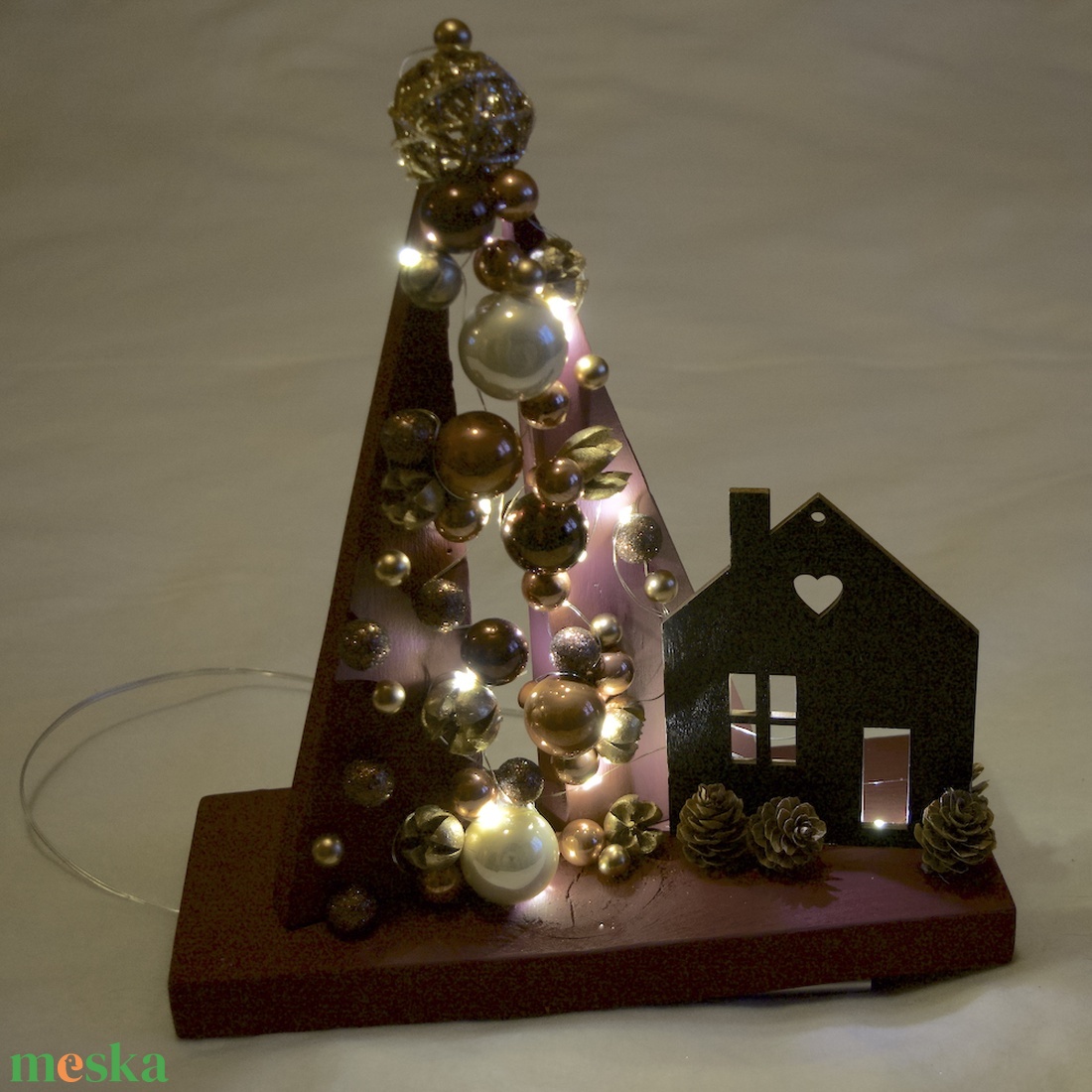 Meghitt, bordó tónusú téli hangulat  újraálmodva újrahasznosított fából - karácsony - karácsonyi lakásdekoráció - ünnepi asztaldekoráció - Meska.hu