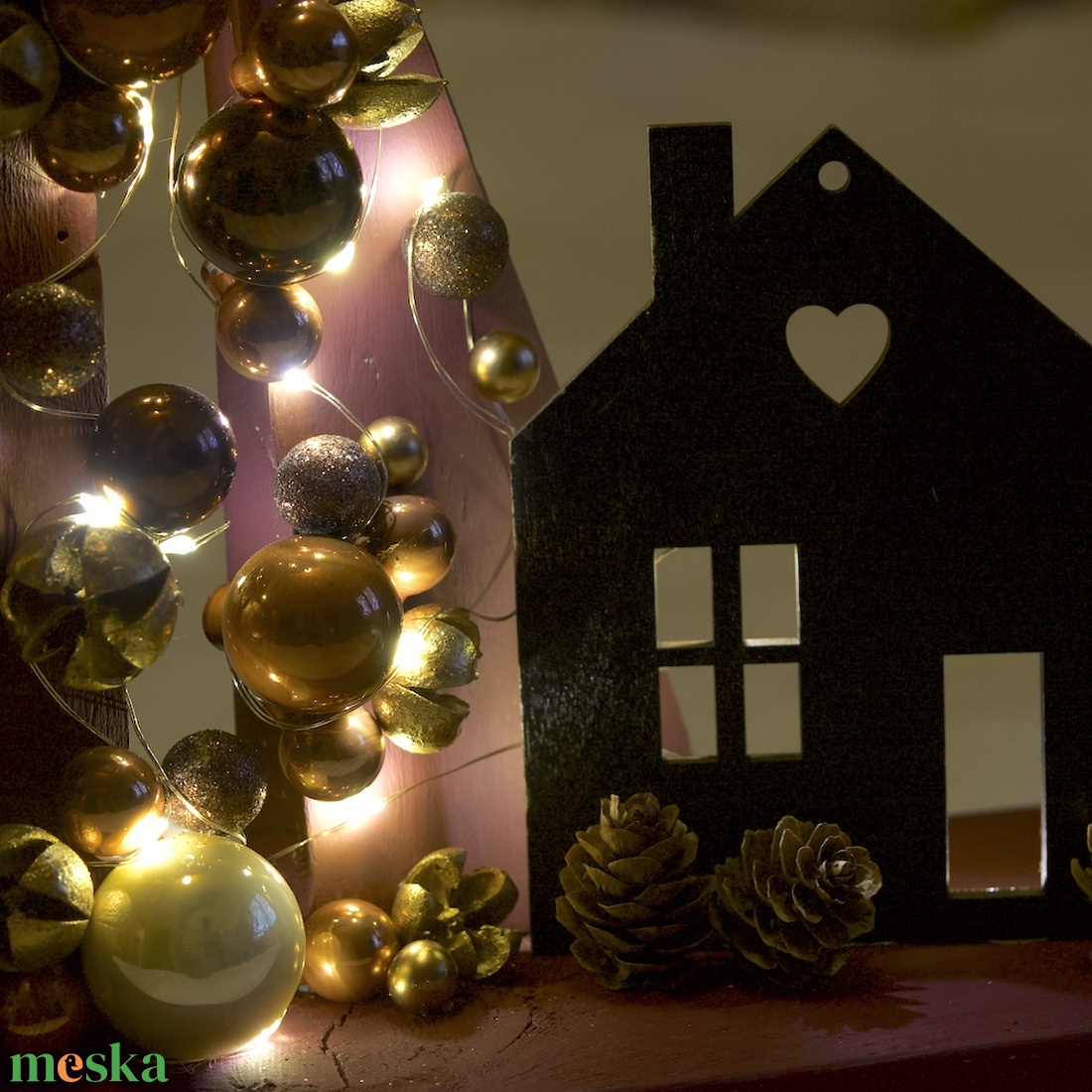 Meghitt, bordó tónusú téli hangulat  újraálmodva újrahasznosított fából - karácsony - karácsonyi lakásdekoráció - ünnepi asztaldekoráció - Meska.hu