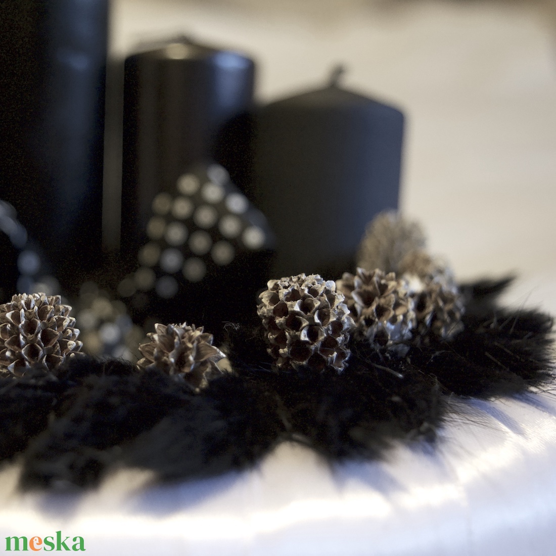 Black and White Advent - visszafogottan extrém, mégis ünnepi hangulatban - karácsony - adventi díszek - adventi koszorú - Meska.hu
