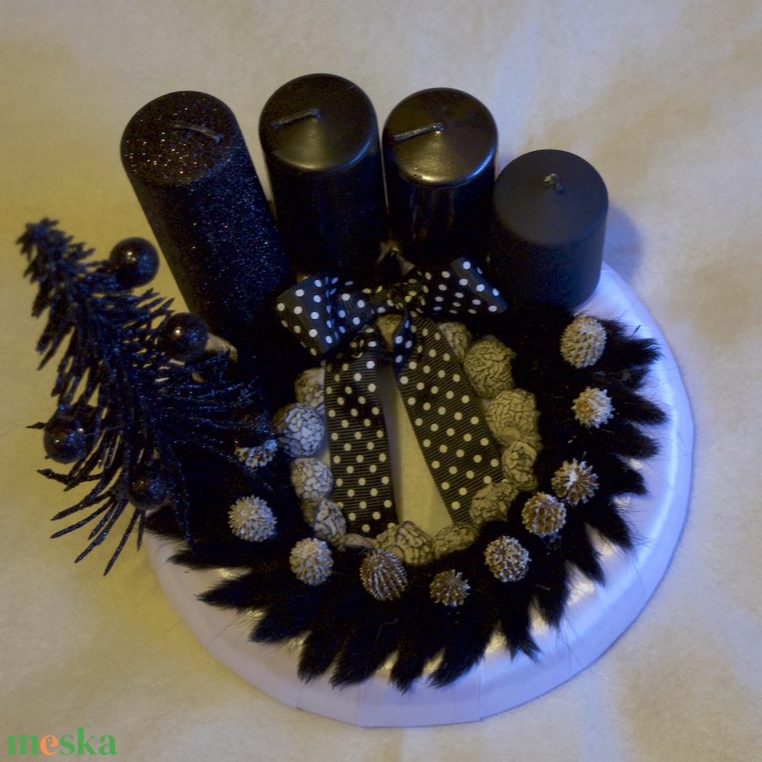 Black and White Advent - visszafogottan extrém, mégis ünnepi hangulatban - karácsony - adventi díszek - adventi koszorú - Meska.hu