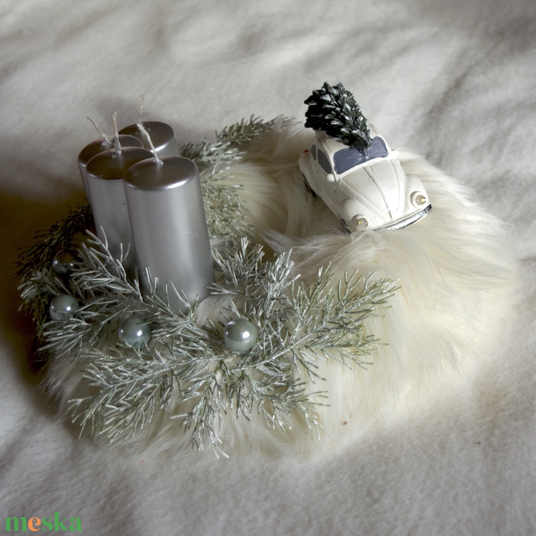  Fehér Bogár adventi koszorú fehér szőrmével - karácsony - adventi díszek - adventi koszorú - Meska.hu